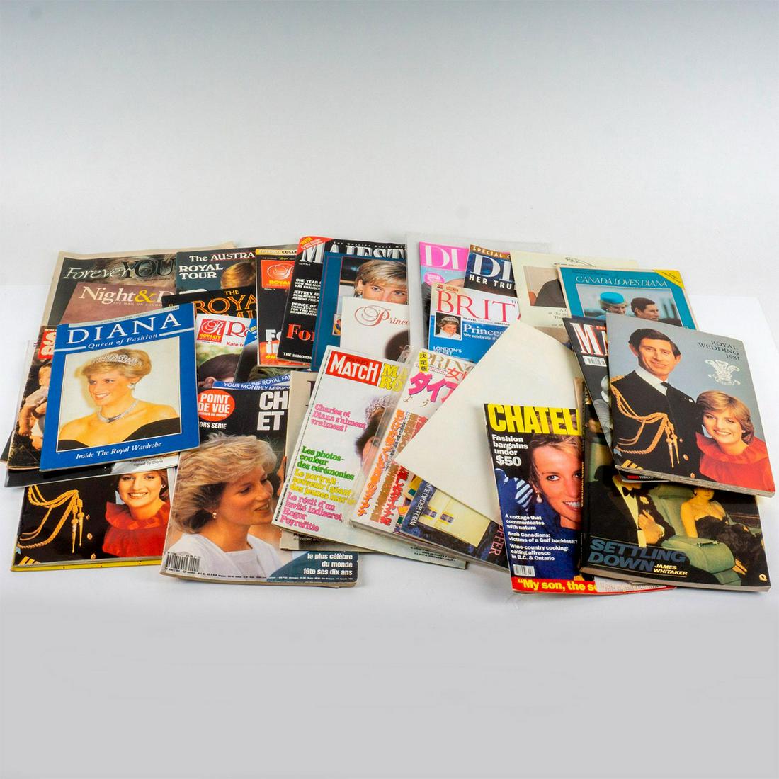 37pc Vintage Magazines, Diana and the Royal Family: Includes magazines, photo albums, and posters about Diana and Charles. This item has no reserve.