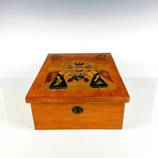 Wooden Americana Folk Art Box, By Linda Kempe (0495) on Jan 08, 2023 Lion and Unicorn in FL