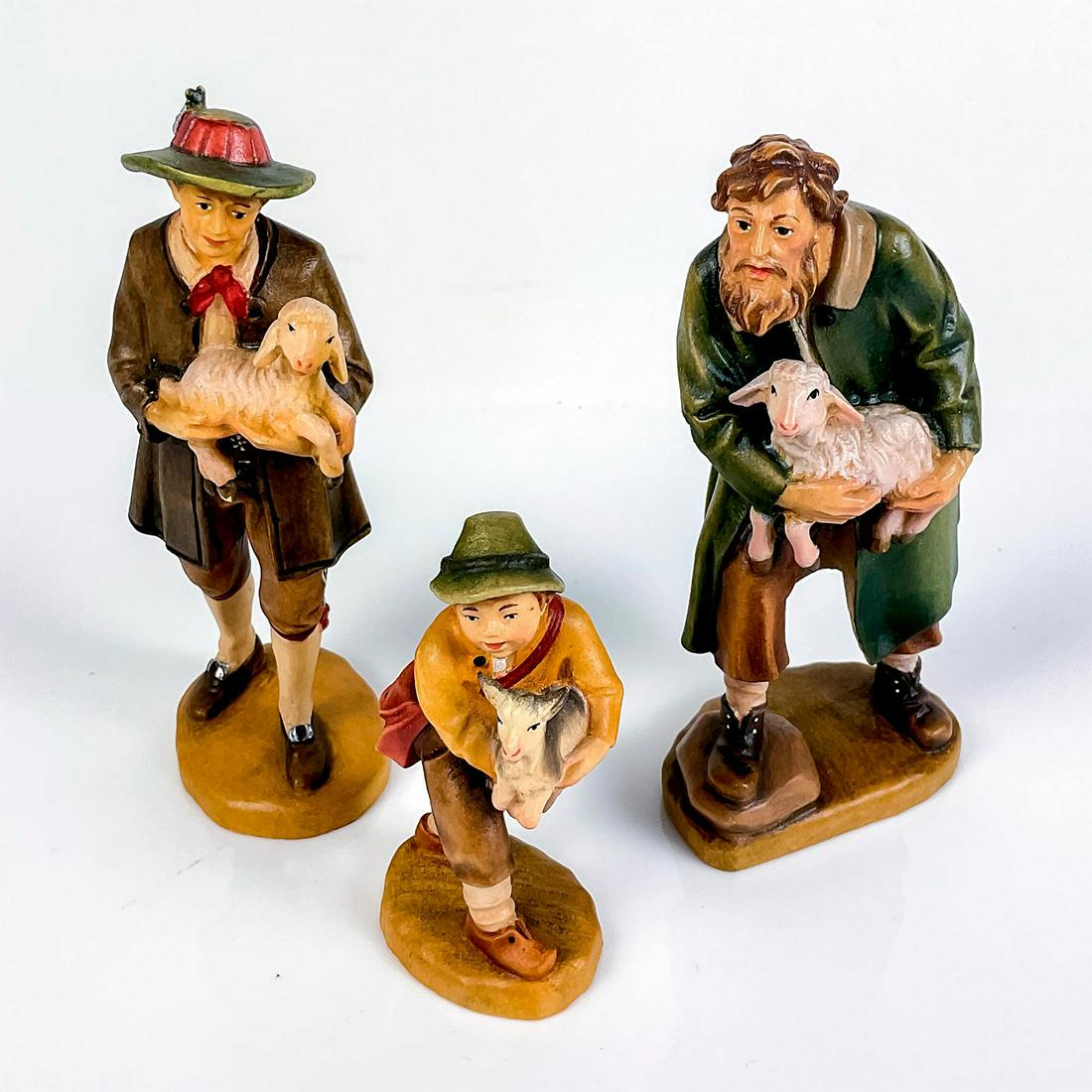 3pc Holzschnitzereien Lepi Wood Figurines, Spring Shearing (1 of 3)