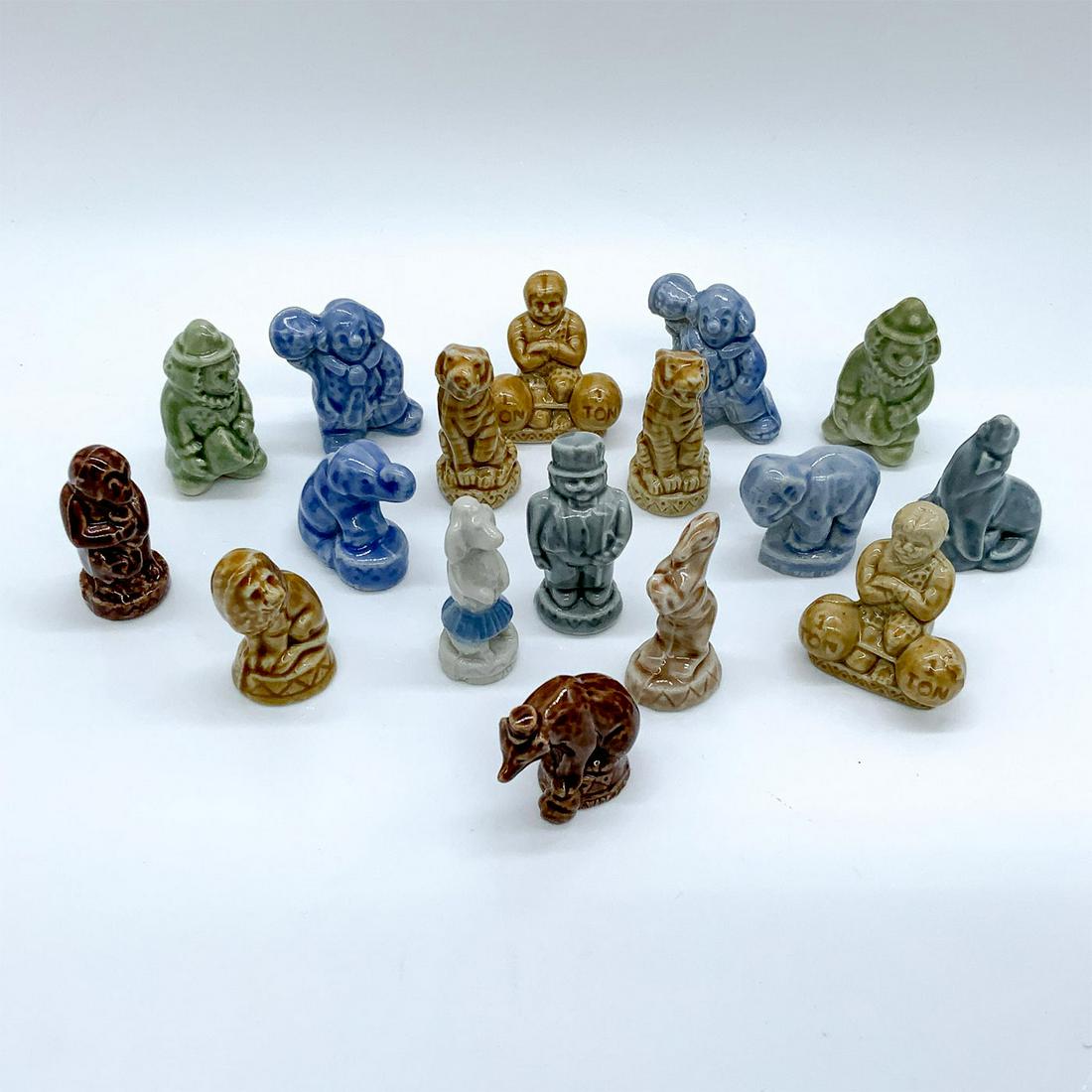 17pc Vintage Wade Circus Porcelain Figurines: Precious hand painted Whimsies collection are hand painted in warm muted tones and have a nice weight to them despite their size. Piece range from 1.5 to 2 inches in height and up to 1.5 inches in wid