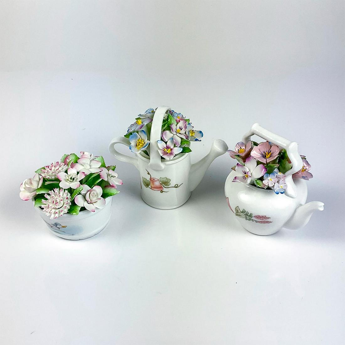 3pc Vintage Royal Albert Beatrix Potter Floral Figurines Set: Part of The World of Beatrix Potter Collection. Beautifully decorated with life-like floral arrangements and storybook scenes from "The Tale of Peter Rabbit", "The Tale of Jemima Puddle-Duck", and "Th