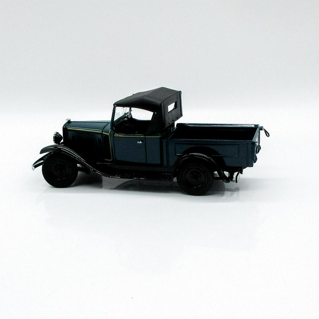Danbury Mint 1931 Chevrolet Roadster Pickup Model Car (1 of 3)
