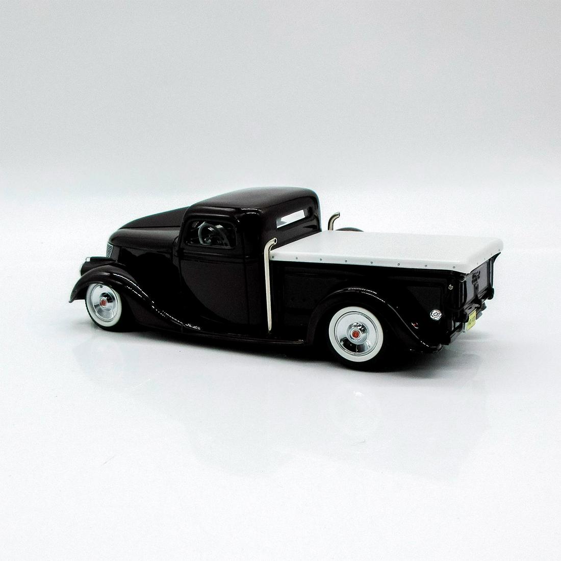 Danbury Mint 1935 Ford Custom Rod Pickup Model Car (1 of 5)