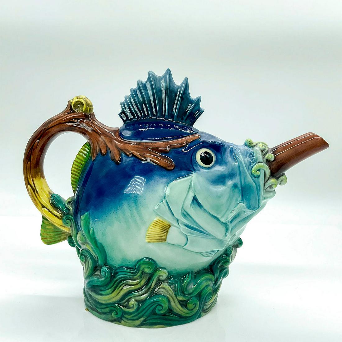 Minton Majolica Teapot, Fish (1 of 4)