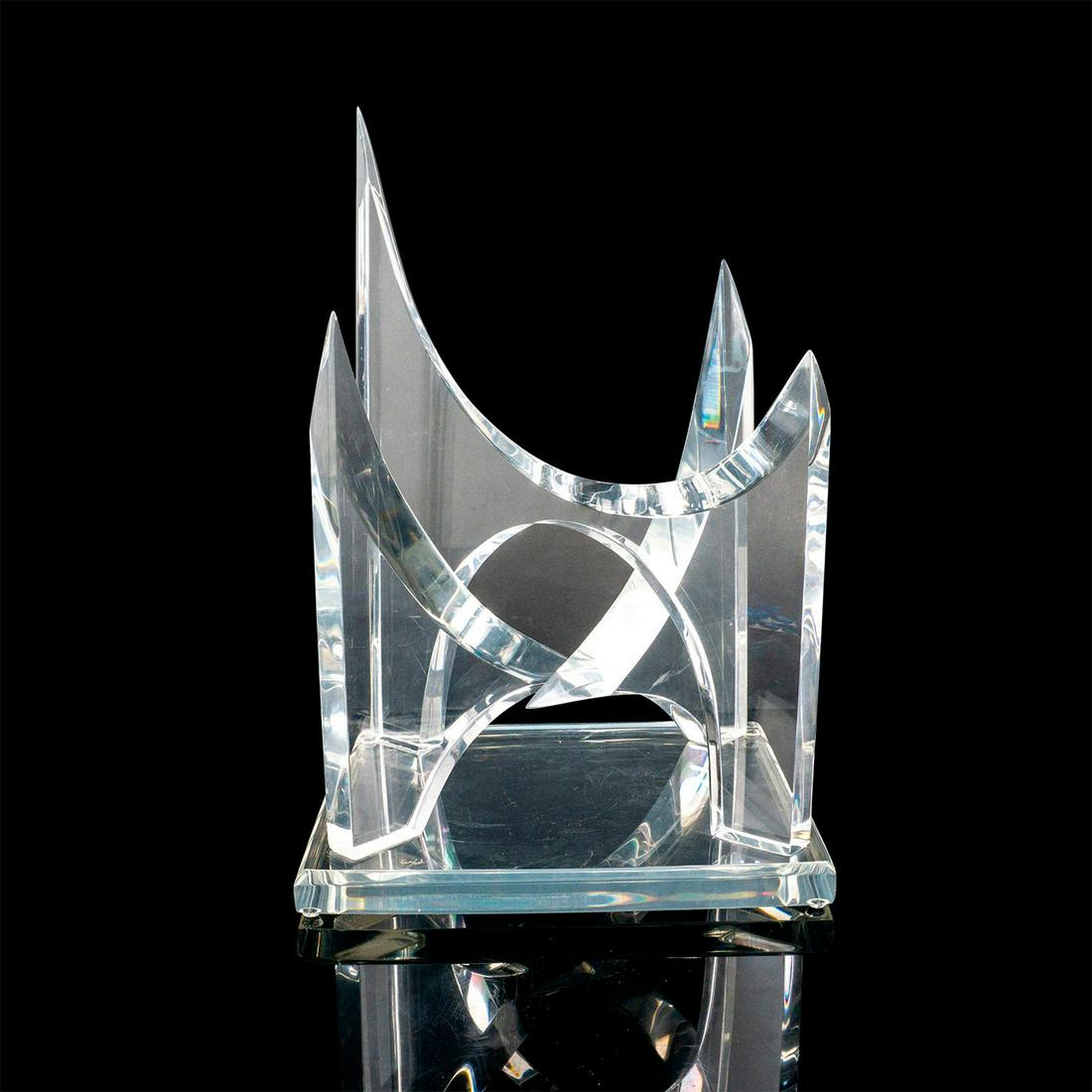 Hivo Van Teal (Cuban) Lucite Sculpture: Fabulous mid-century style Lucite sculpture with sharp points and intersecting arcs. Three pieces fixed to rectangular base. Artist: Hivo Van Teal Dimensions: 10.5"L x 12.25"W x 19"H