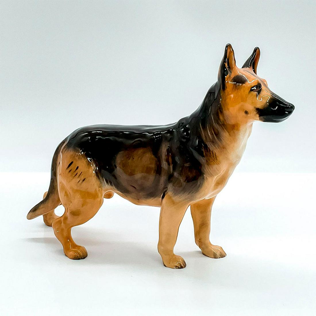 Royal Doulton Dog Figurine, Alsatian HN1116 (1 of 3)