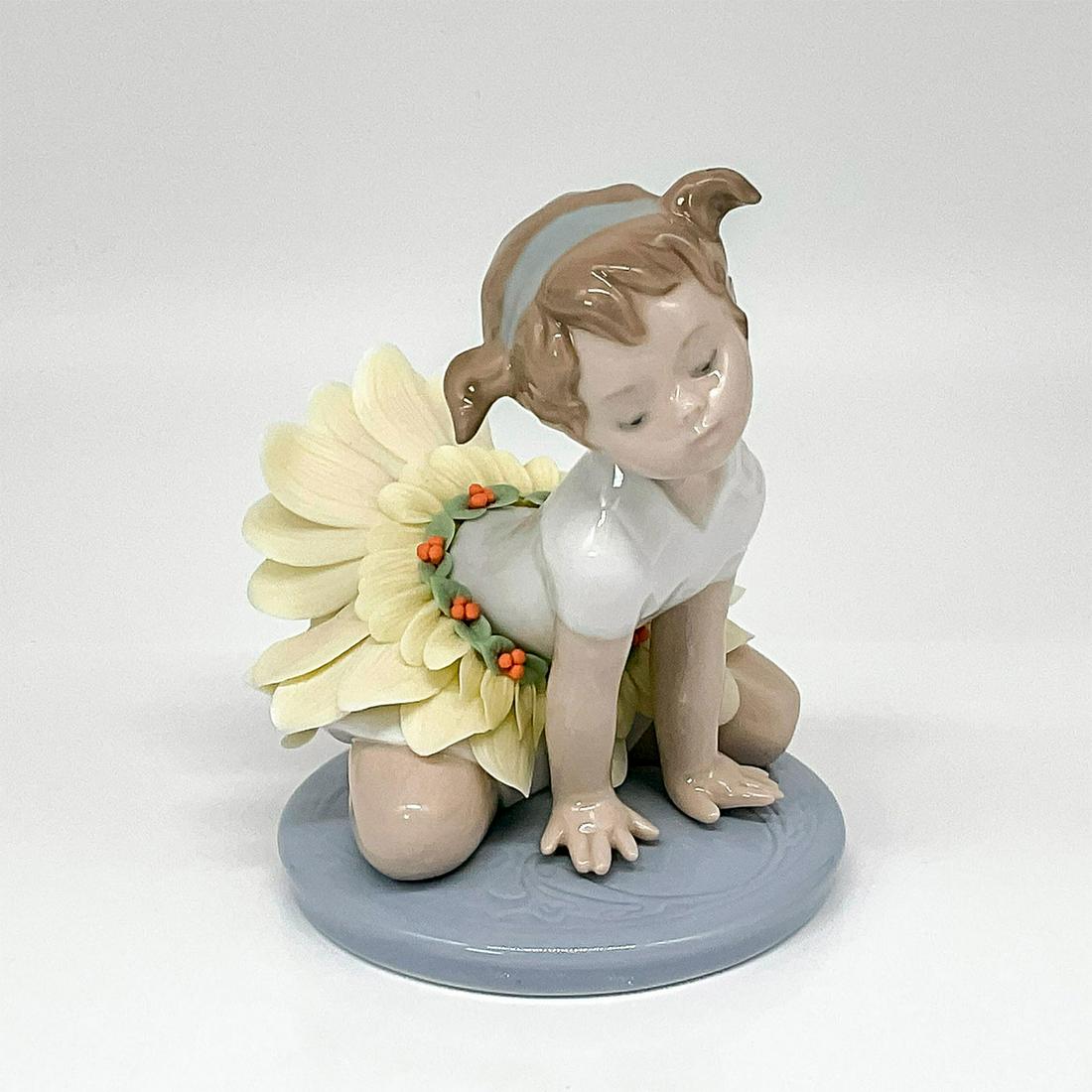 Oopsy Daisy 1006691 - Lladro Porcelain Figurine: Glossy finish; Lladro backstamp. Artist: Francisco Polope Issued: 2000 - 2004 Dimensions: 4.75"H x 4"W Manufacturer: Lladro Country of Origin: Spain