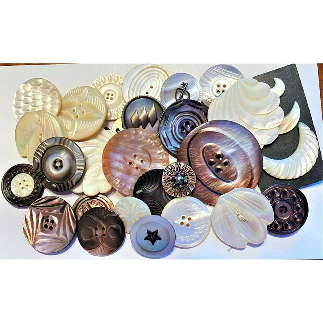 A BAG LOT OF MOSTLY DIVISION ONE PEARL BUTTONS (1 of 4)