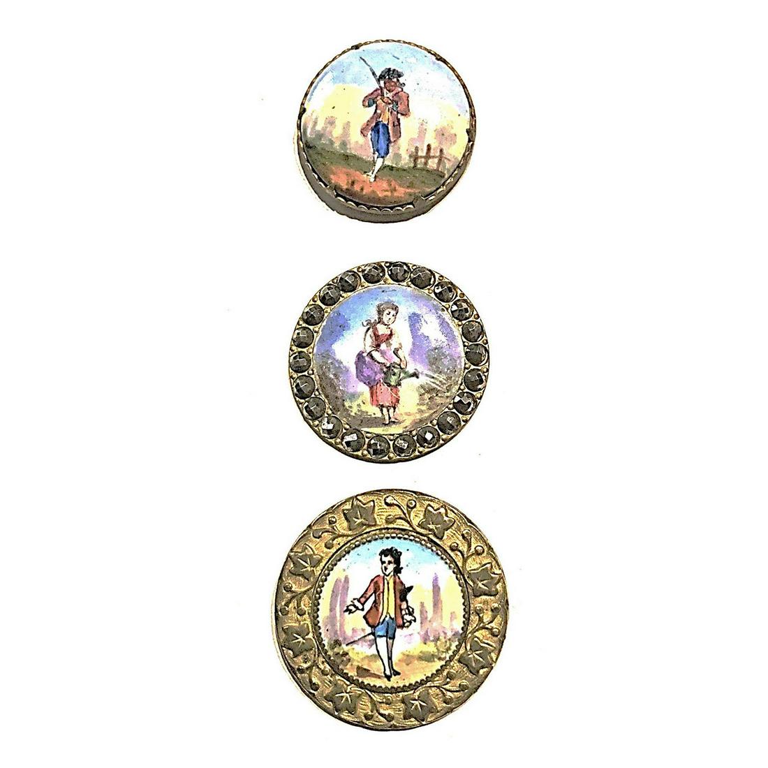 A SMALL CARD OF DIVISION ONE FIGURAL ENAMEL BUTTONS (1 of 5)