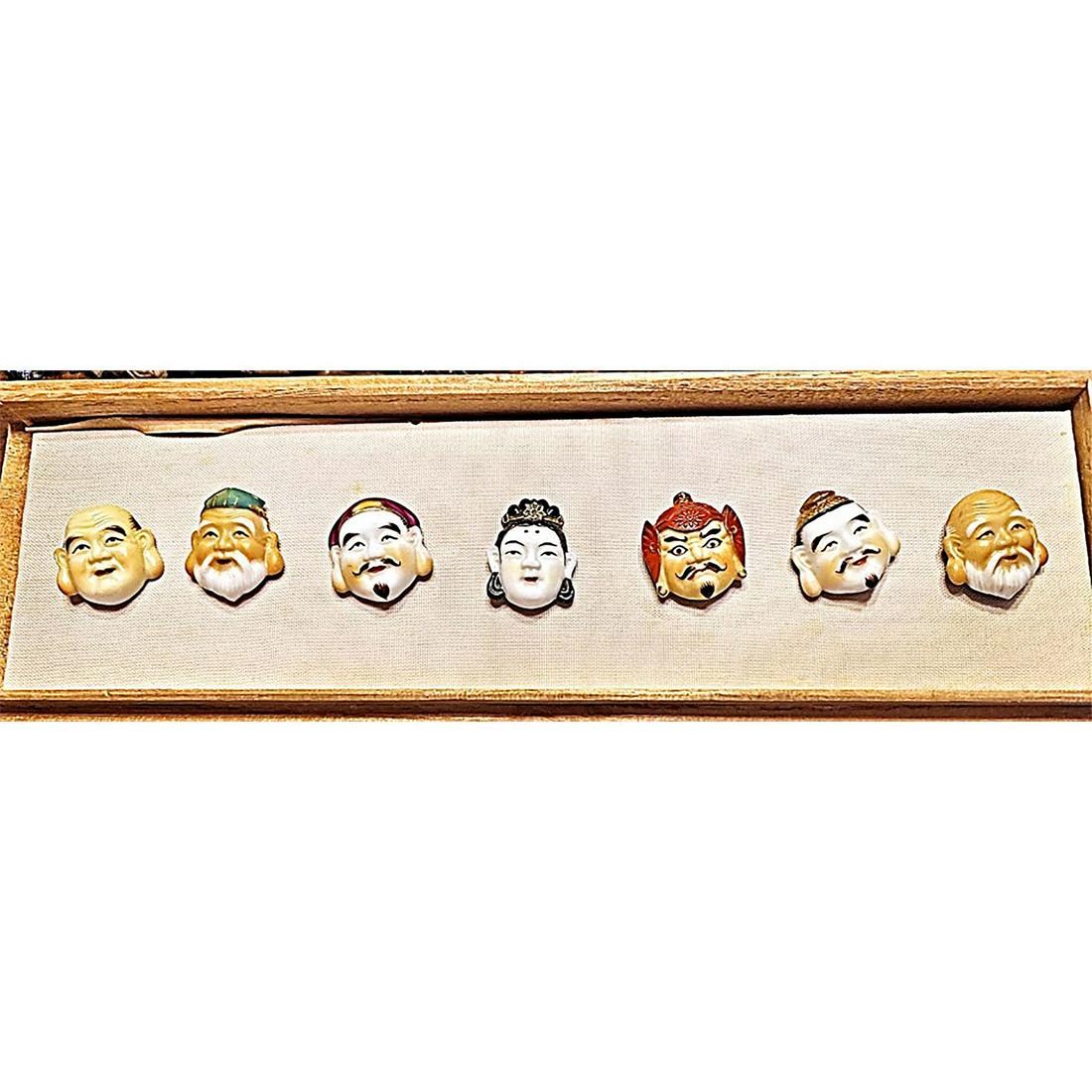 A SET OF BOXED DIVISION THREE ARITA BUTTONS (1 of 2)