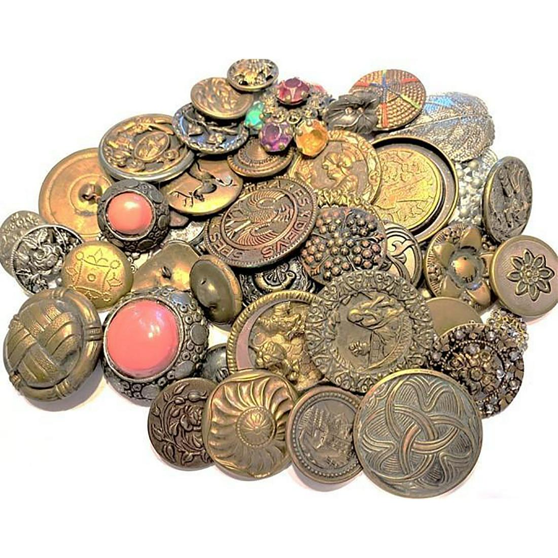 A BAG LOT OF ASSORTED DIVISION 1 & 3 METAL BUTTONS (1 of 4)