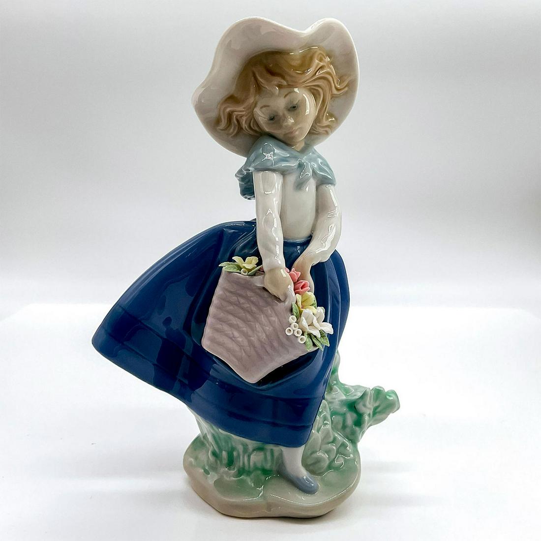 Pretty Pickings 1005222 - Lladro Porcelain Figurine (1 of 4)