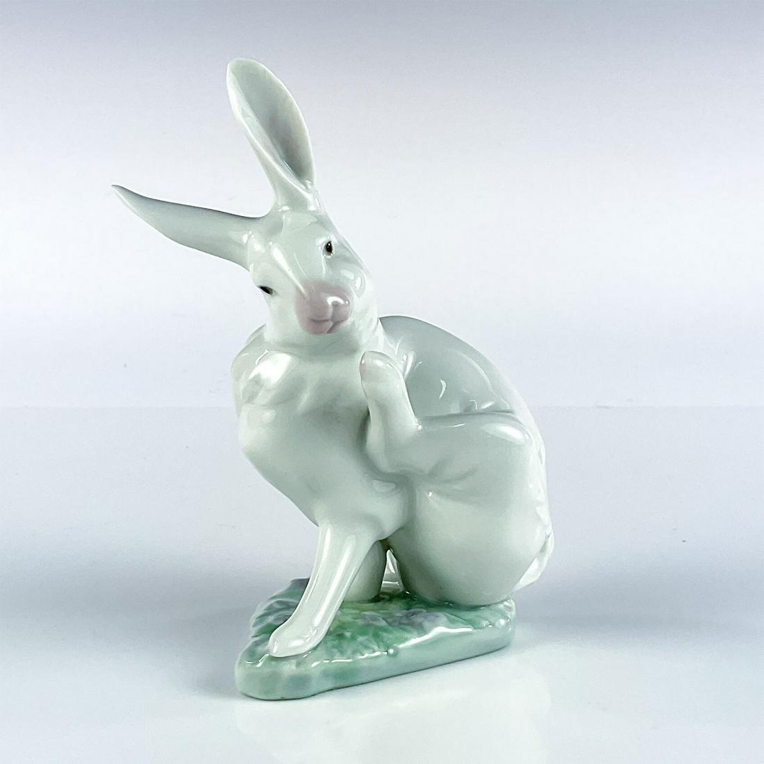 Washing Up 1005887 - Lladro Porcelain Figurine: Glossy finish. Lladro backstamp. Artist: Jose Luis Alvarez Dimensions: 5"H Manufacturer: Lladro Country of Origin: Spain