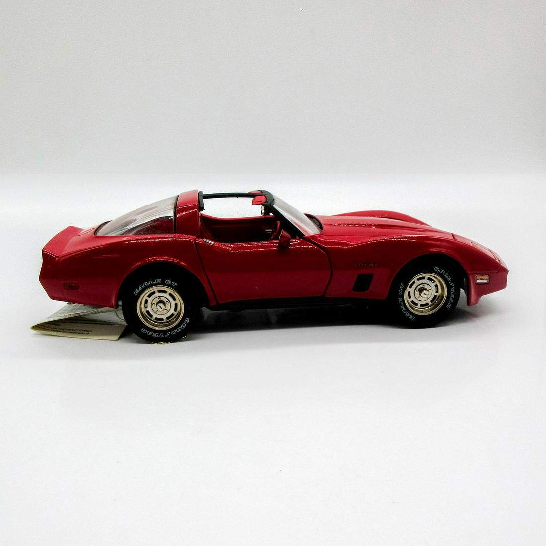 Franklin Mint 1982 Chevrolet Corvette Model Car (1 of 4)