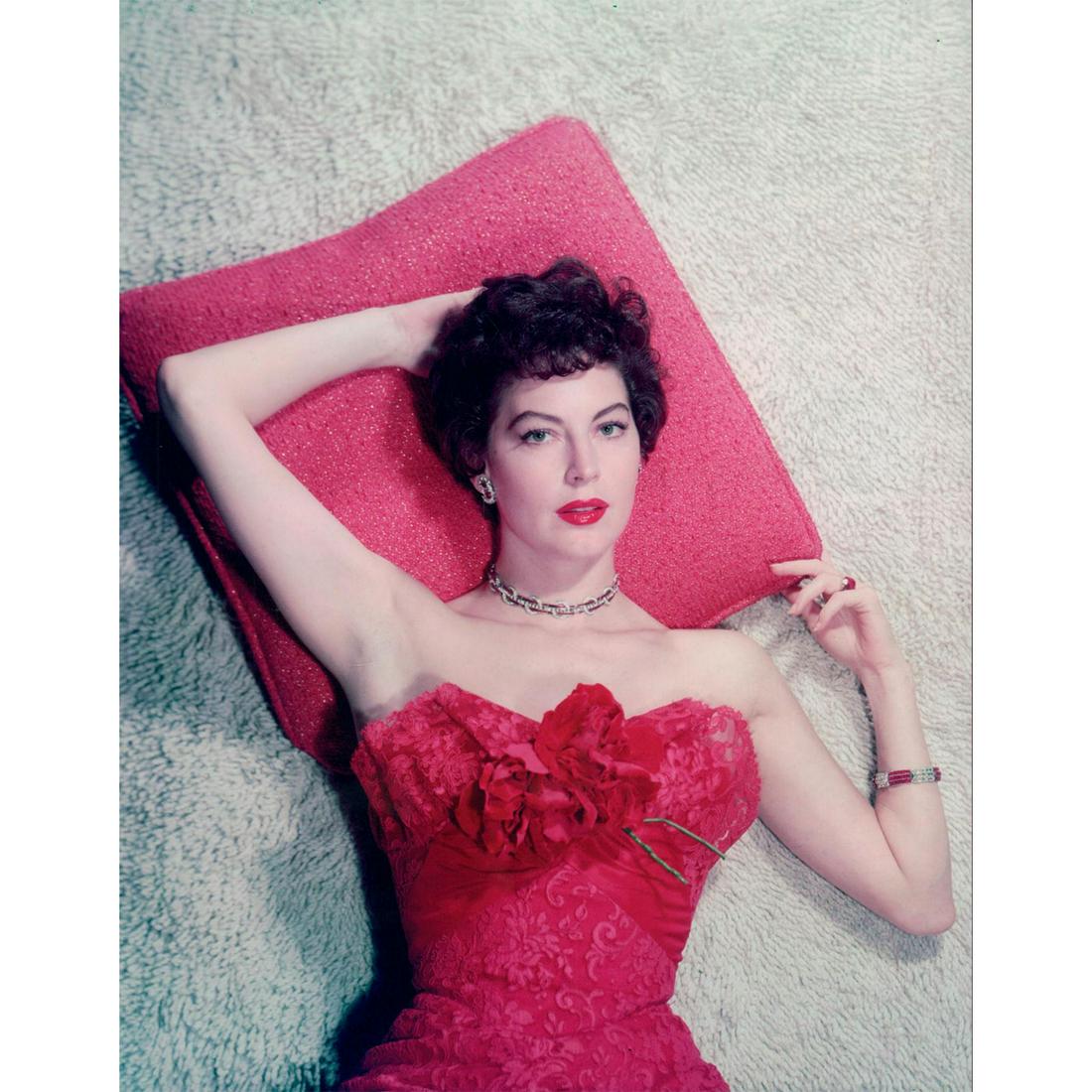 10pc Vintage Photographs, Television and Stage Actresses: Includes color and monochrome photos of Ava Gardner, Rita Hayworth, Gene Tierney, Jane Greer, Kim Novak, Tuesday Weld, and Jean Harlow. Dimensions: 11"W x 14"H Country of Origin: United States