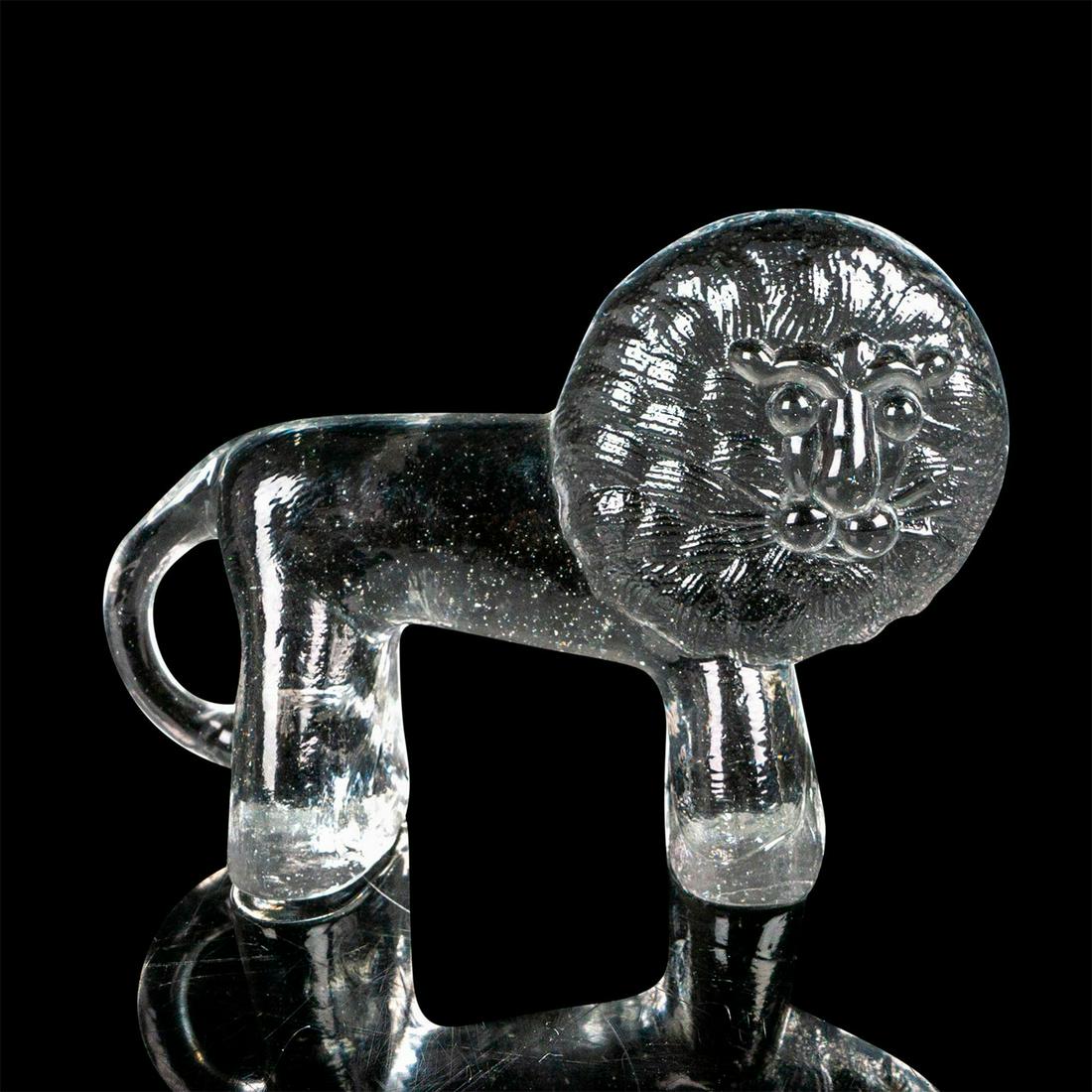 Kosta Boda Zoo Series Lion Swedish Glass Figurine: Clear glass figure of a lion designed by Erik Hoglund and Bertil Vallien in 1970s. Dimensions: 5.5"L x 1.5"W x 3.75"H