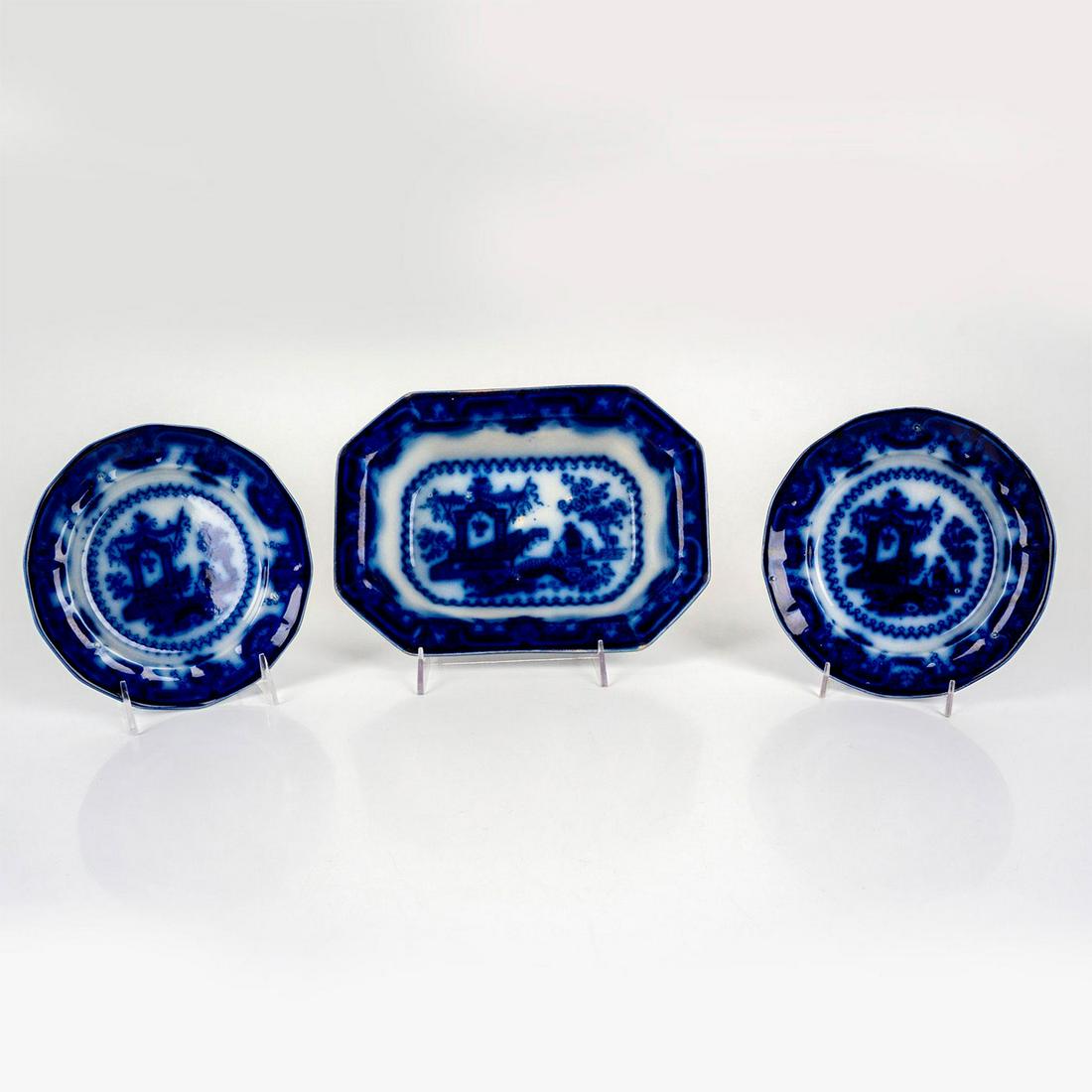3pc Antique TJ and J Mayer Chinese Porcelain Oregon China: 1 vegetable dish, and 2 bread and butter plates. Depicting the 'Oregon' pattern; a Chinese landscape with a figure carrying buckets on their shoulders. 'Oregon Chinese Porcelain TJ and J Mayer Longpor
