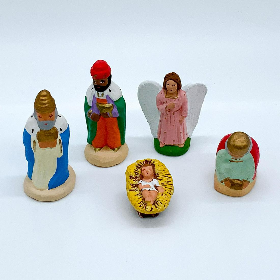 5pc Vintage Carbonel and Aubagne Nativity Figurines: Beautifully painted clay figures. Stamped on the bottom. Figures range from .75 to 2 in hight and 1 in width This item has no reserve. Artist: J. Chase Aubagne and Marcel Carbonel Country of Origin: F