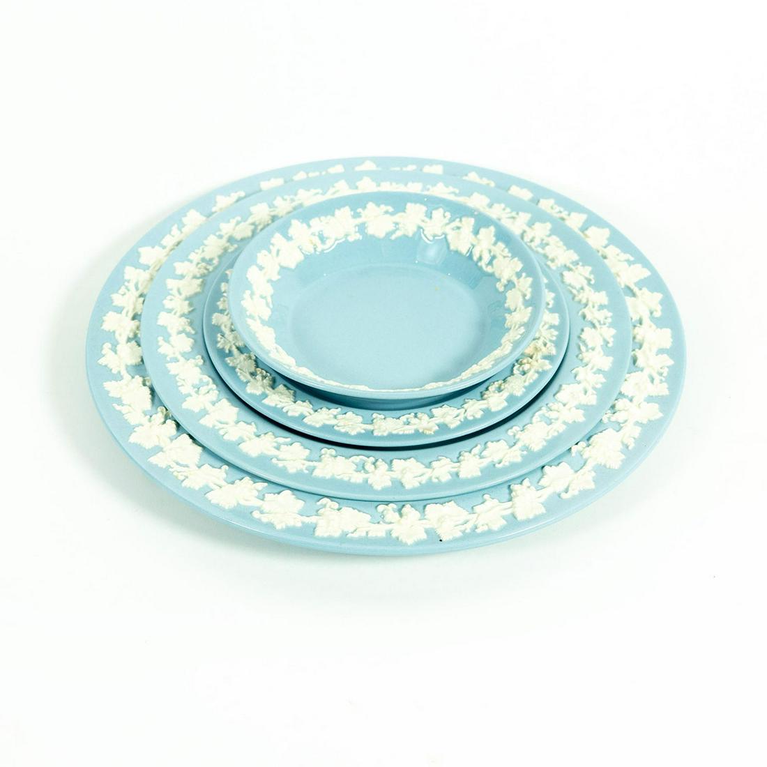 24 Pc Wedgwood Queensware Blue And White Plates (1 of 6)