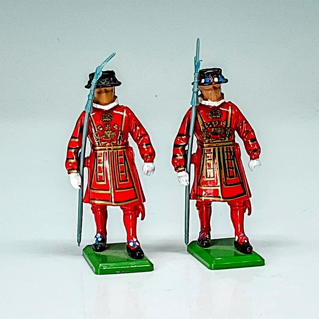 THE BEEFEATER YEOMAN Gin : Figurine creuse du yeoman faisant pichet. Céramique Carltonware. H