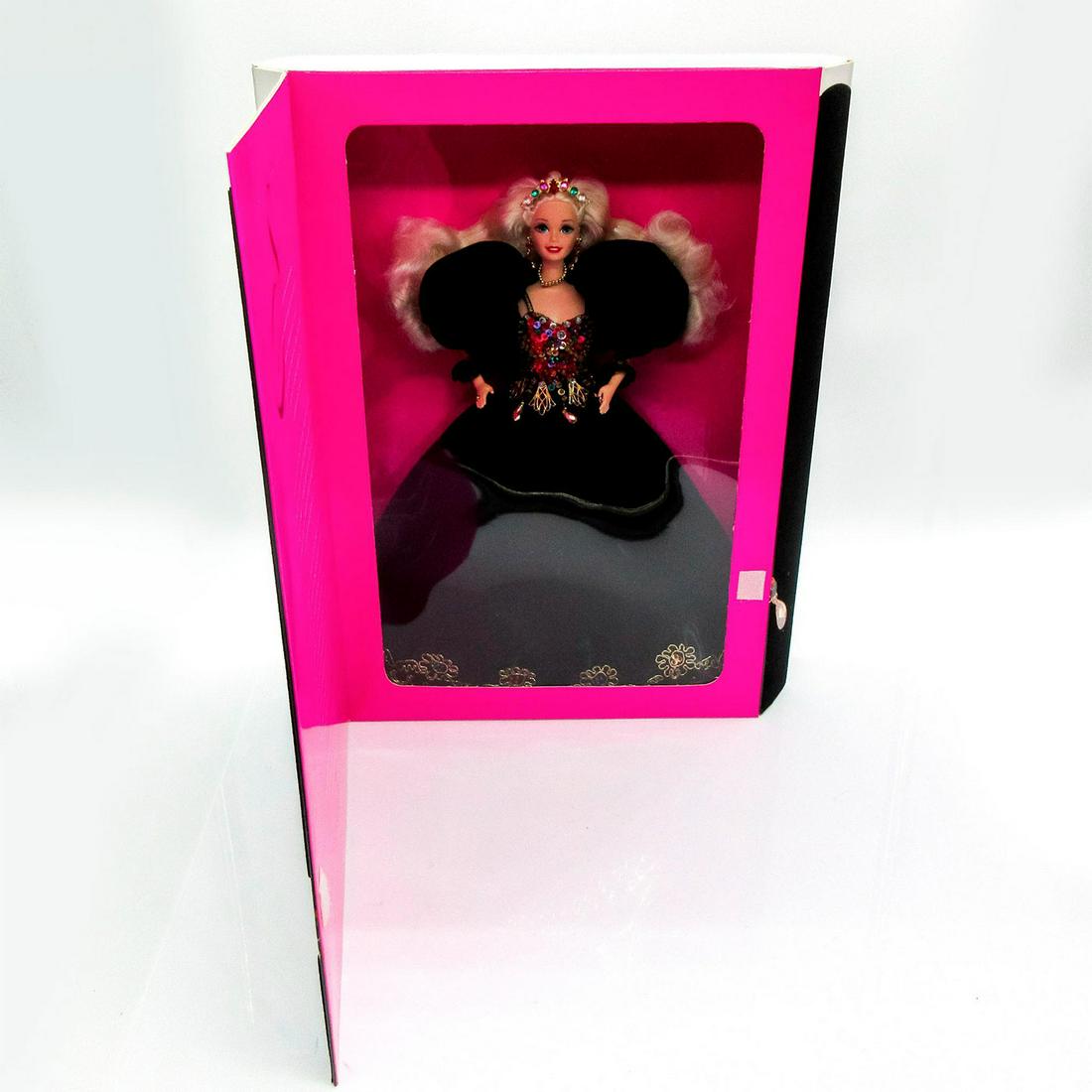 Mattel Barbie Doll, Jeweled Splendor: FAO Schwarz. Signature Collection. #14061. In original box, unopened. Dimensions of box: 15.5"L x 12.25"W x 3"H. #mattel #Barbie #jeweled #splendor #faoschwarz Issued: 1995 Dimensions: 11.5" H Manufac
