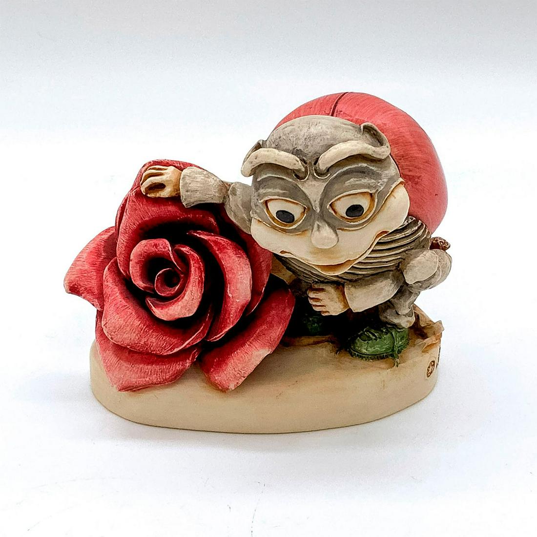 Lord Byronï¿½s Harmony Garden Treasure Box: Byrons Lonely Hearts Club. Depicts ladybug holding a bouquet and standing next to a red rose. Harmony Kingdom backstamp. This item has its original box with dimensions: 4.25 in. L x 4.25 in. W x 3.5 i