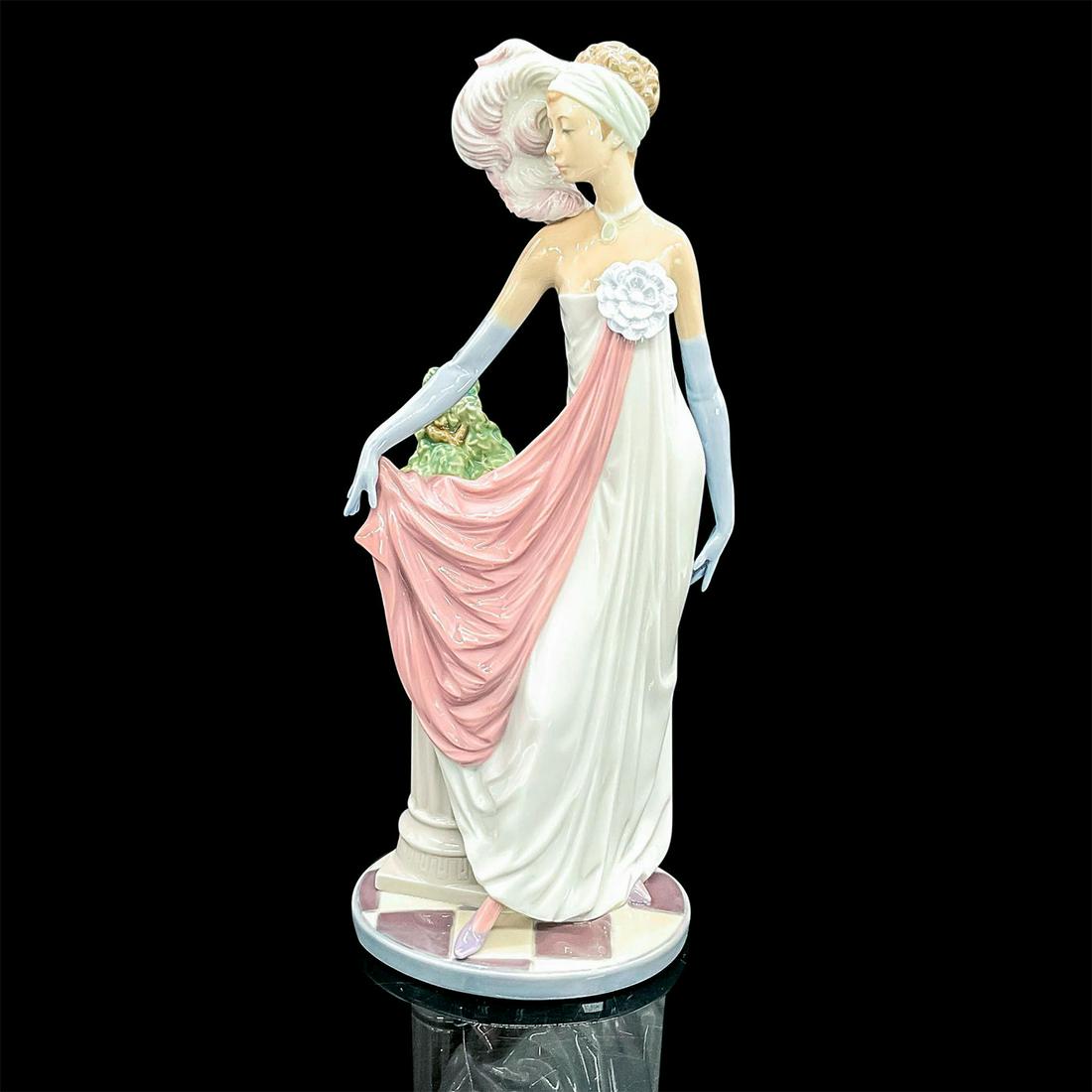 Socialite Of The 20s 1005283 - Lladro Porcelain Figurine (1 of 5)