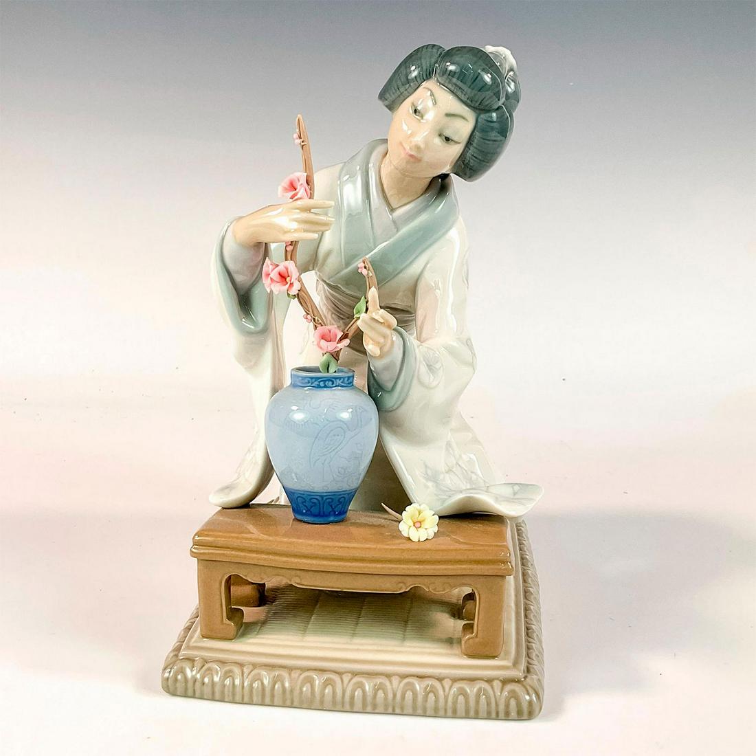 Oriental Girl 1004840 - Lladro Porcelain Figurine (1 of 6)