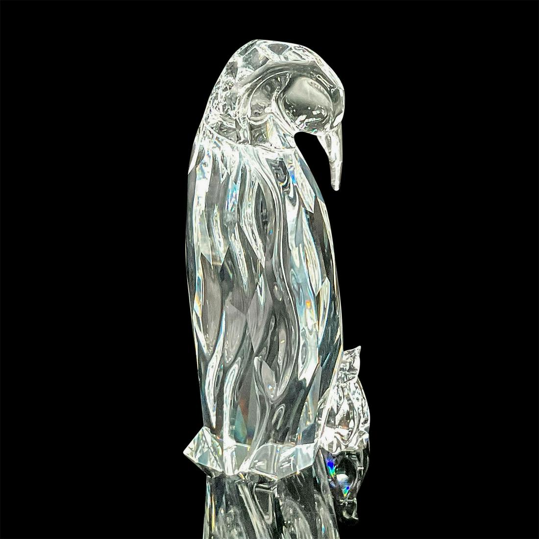 Swarovski Crystal Figurine, Mother Penguin: Translucent figure of a mother with her chick. Swarovski acid backstamp. This item has its original box: 8in x 7.5in x 4.5in. This item has no reserve. Artist: Gabriele Stamney Issued: 2003-2005 Dimen