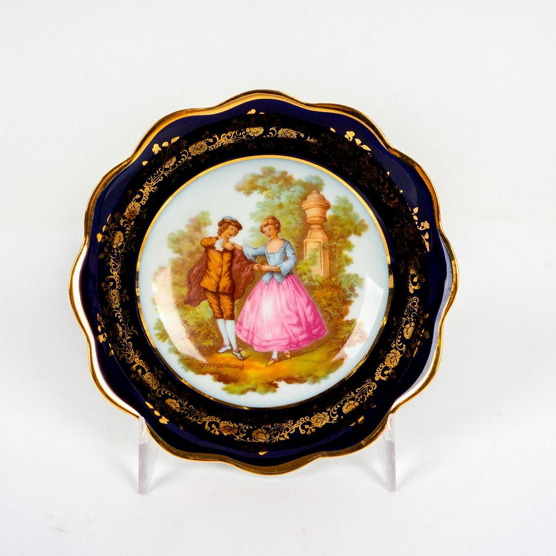 Limoges France Fragonard Porcelain Bowl: Depicting a Victorian couple in the center, cobalt blue with gilded ornaments rim. Marked Limoges France on the bottom. Dimensions: 1.75"H x 5"Dia Country of Origin: France