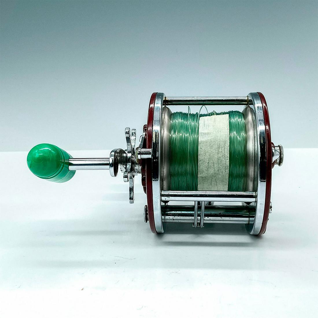 Vintage Penn Peer No. 309 Saltwater Reel (1 of 4)