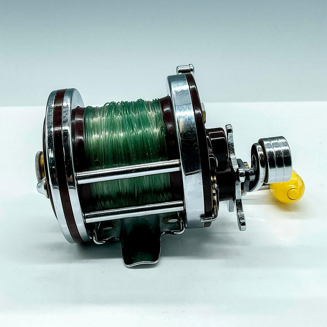 Vintage Penn Squidder 146 Casting Reel Narrow-Spool (1 of 4)