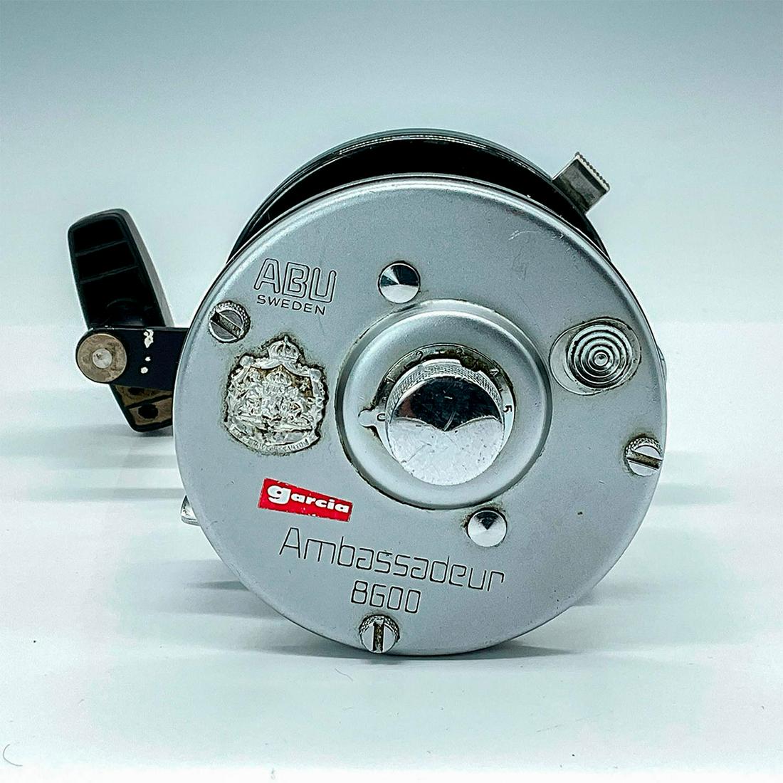 Abu Garcia Ambassadeur 8600 Baitcasting Reel (1 of 3)