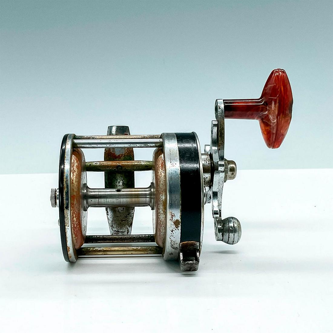 Pflueger Capitol No 1985 Casting Reel (1 of 3)