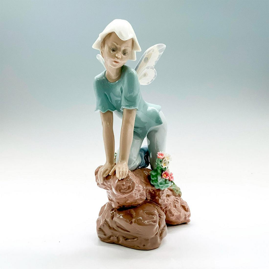 Prince Of The Elves 1007690 - Lladro Porcelain Figurine: Glossy finish; Lladro backstamp. Artist: Jose Puche Issued: 1984 - 2002 Dimensions: 7.75"H x 5"W Manufacturer: Lladro Country of Origin: Spain