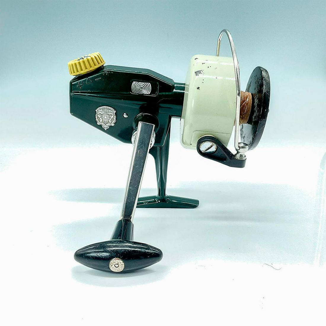 Abu Cardinal 7 Spinning Reel (1 of 5)