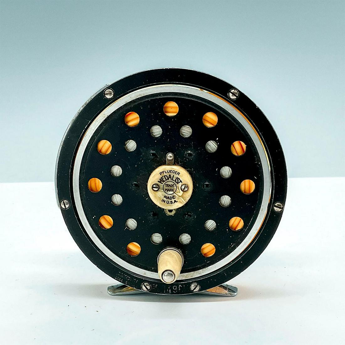 Pflueger Medalist 1498 1/2 Fly Reel (1 of 2)