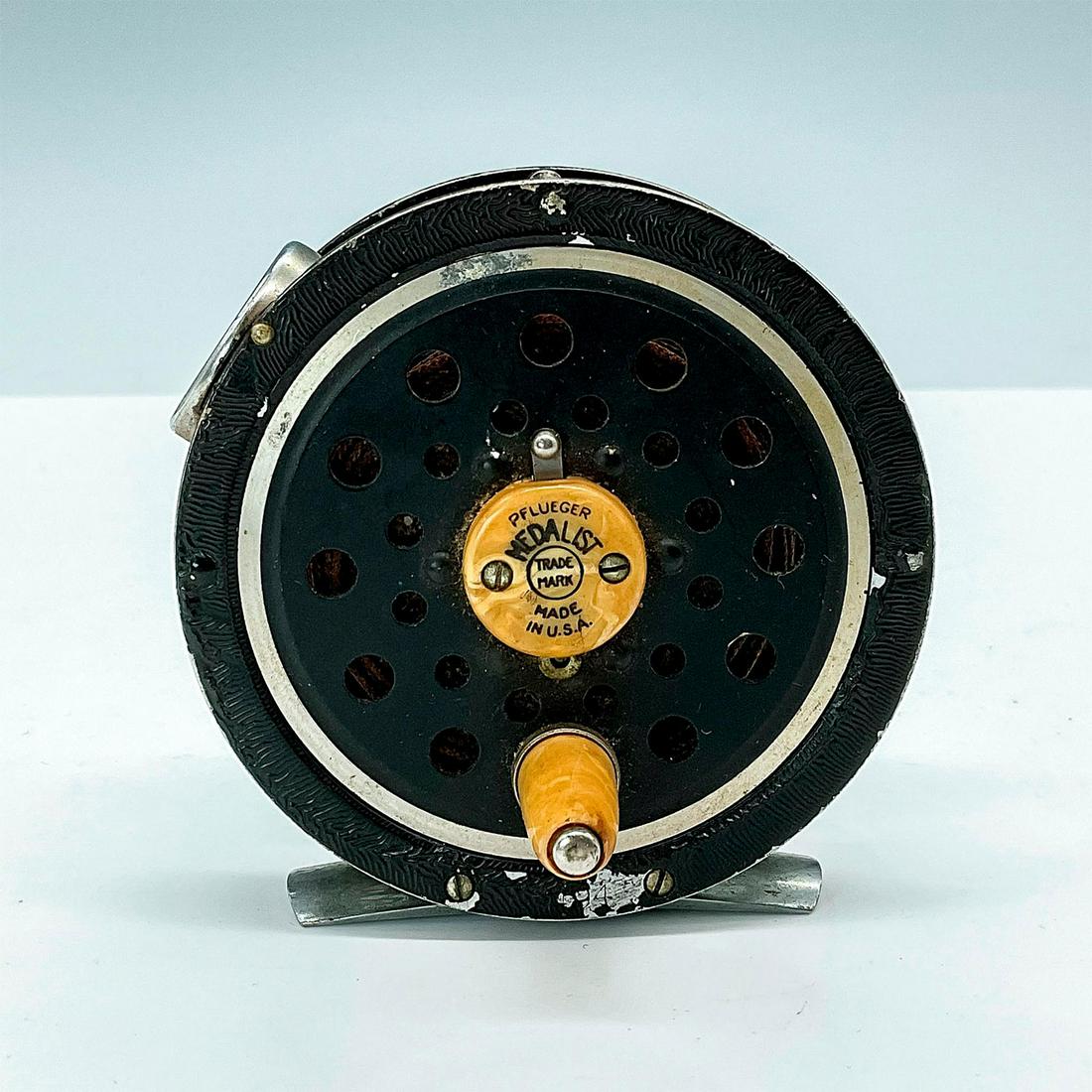 Pflueger Medalist No. 1494 Fly Reel (1 of 2)