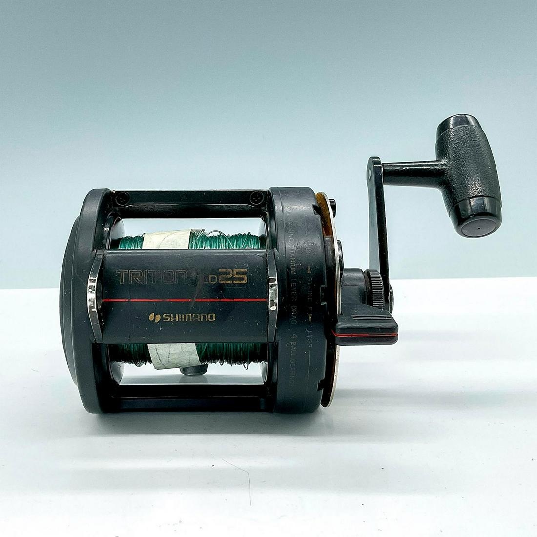 Shimano Triton Lever Drag No 25 Casting Reel: Largest of the TLD's with 4 bearings, 40lb./450 yds. and gear ratio, 3.6:1. Shimano engineers design their products to help you fight the fish, not your gear. The versatile, mid-priced TLD series is t