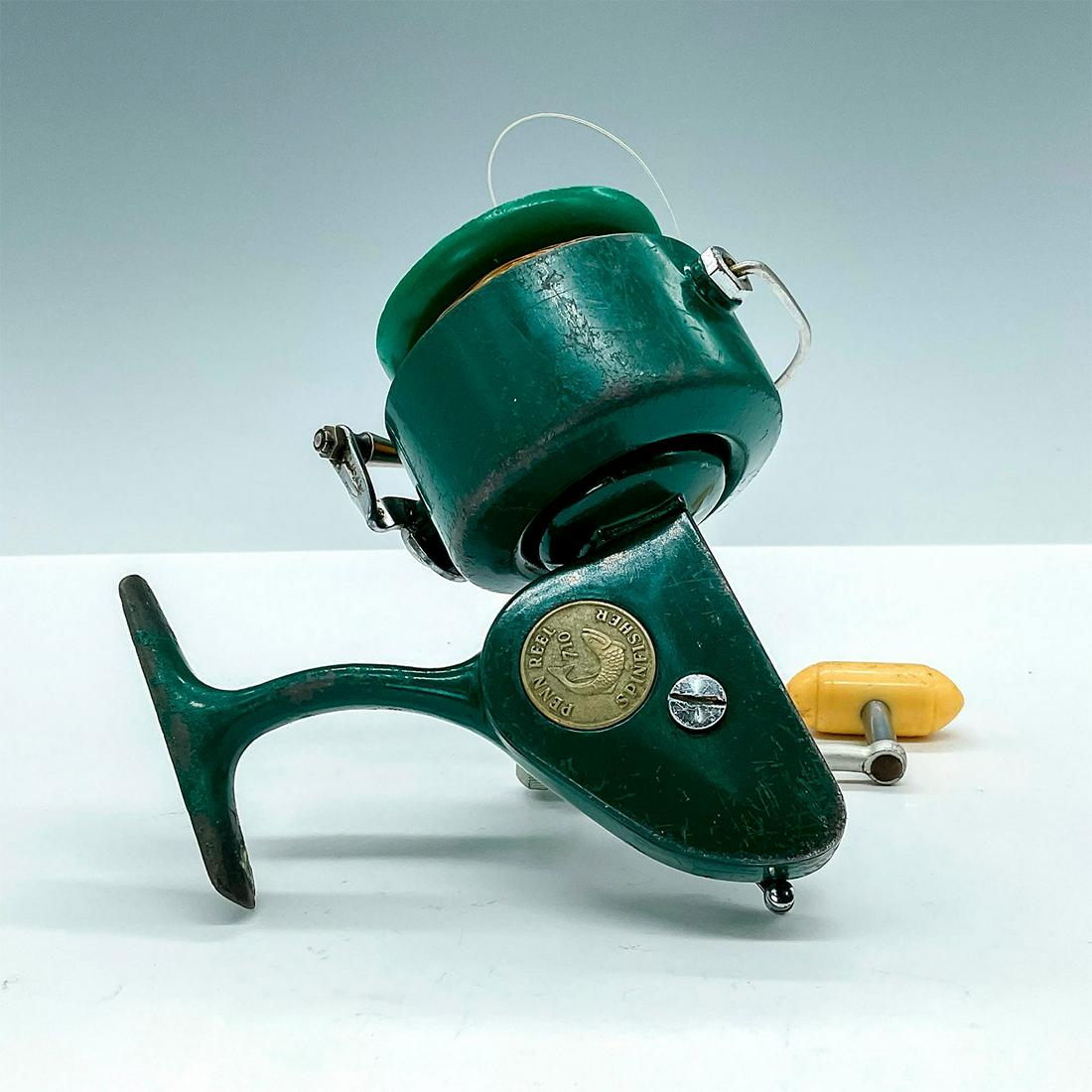 Vintage Penn 710 Greenie Spinfisher Spinning Reel (1 of 3)