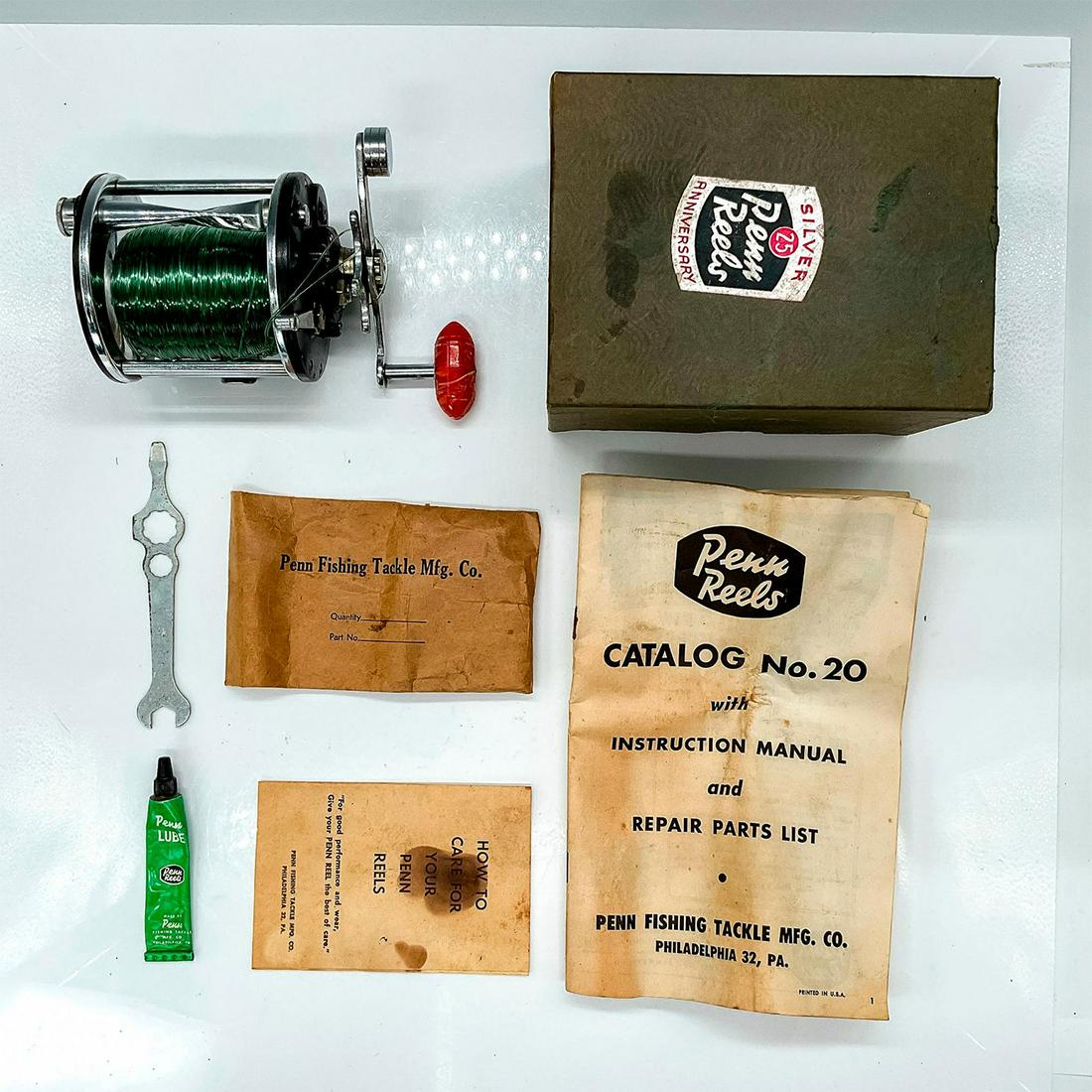 Vintage Penn Leveline 350M Reel w/25 Silver Anniversary Box (1 of 3)