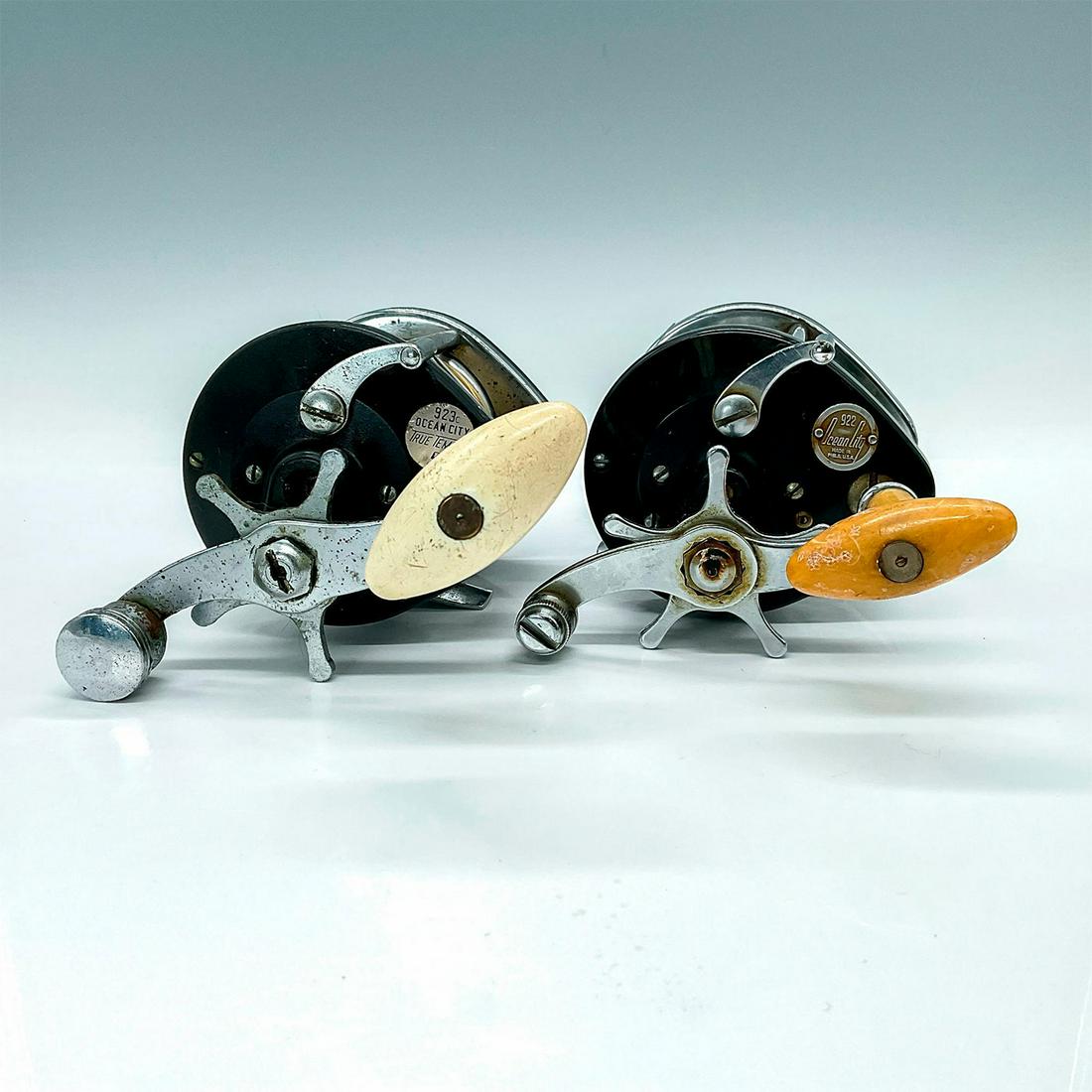 Pair of Ocean City Casting Reels 922 and 923 (1 of 4)