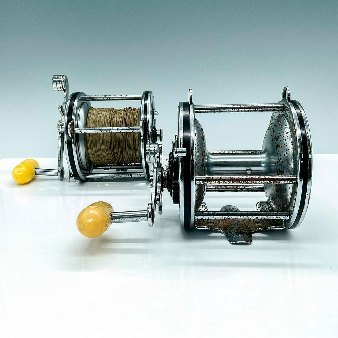 Pair of Vintage Penn Senator 4/0 Reels (1 of 3)