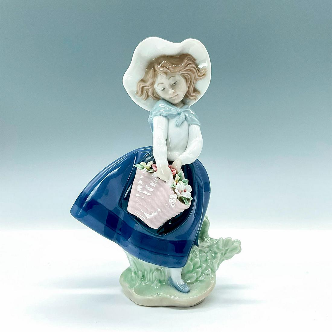 Pretty Pickings 1005222 - Lladro Porcelain Figurine (1 of 3)