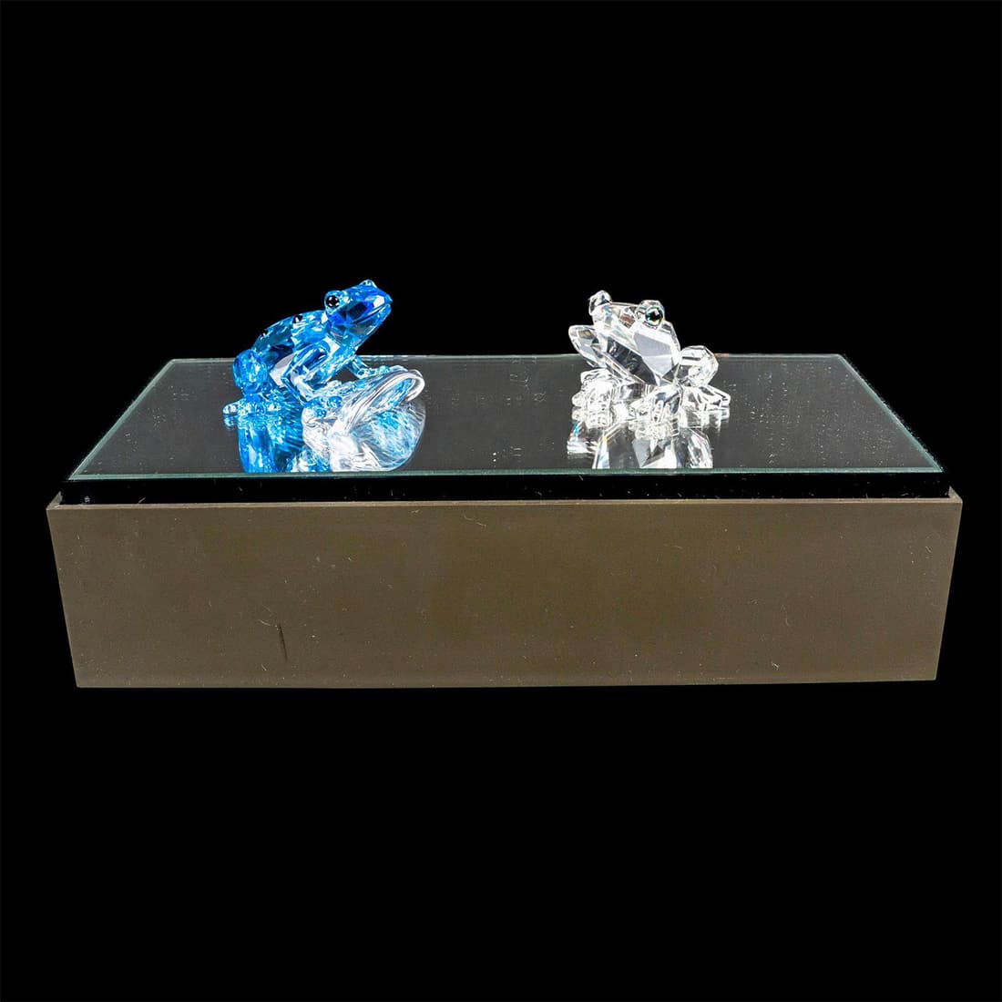 2pc Swarovski Crystal Mini Figure, Frogs with Base (1 of 5)