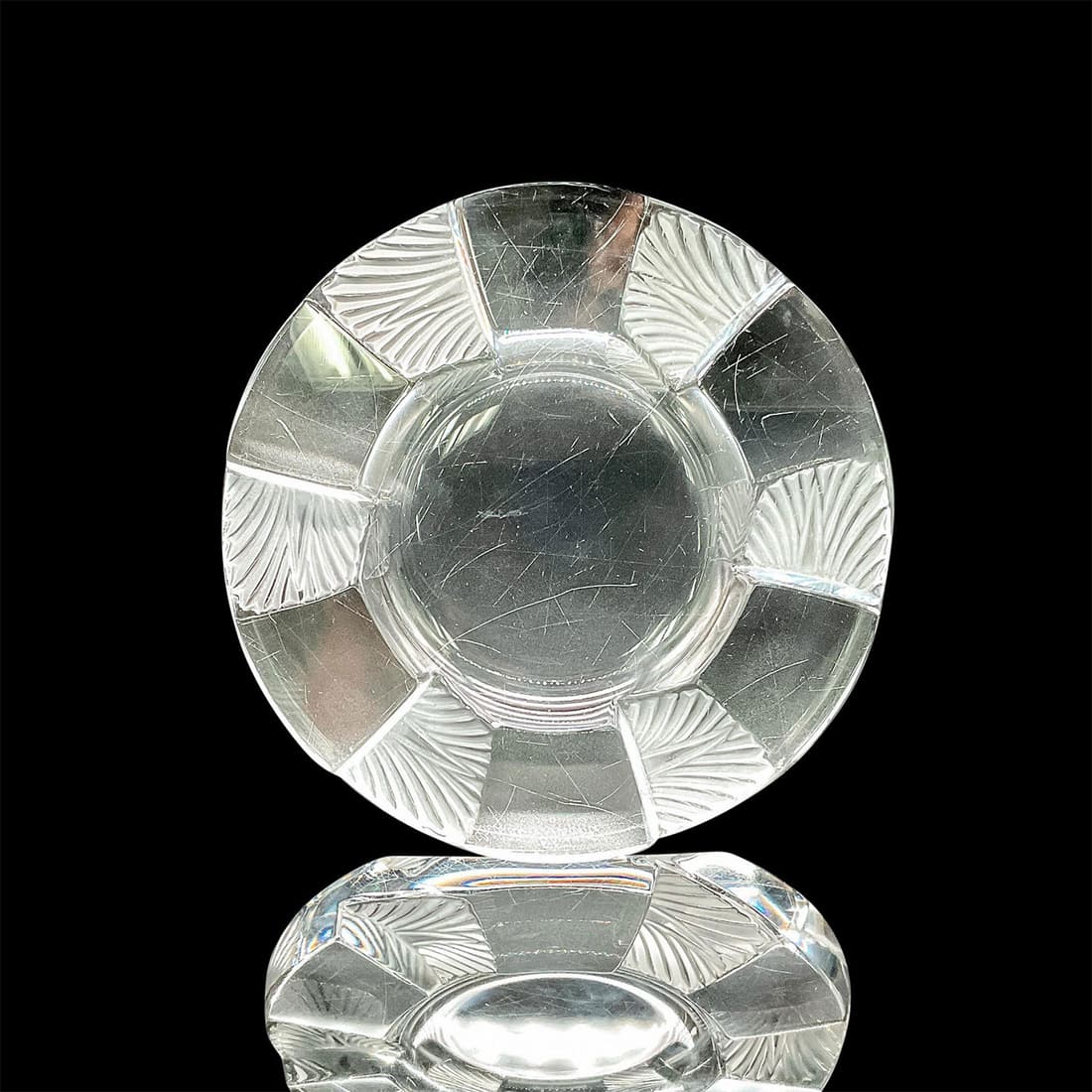 Lalique Crystal Ashtray, Cuba (1 of 3)