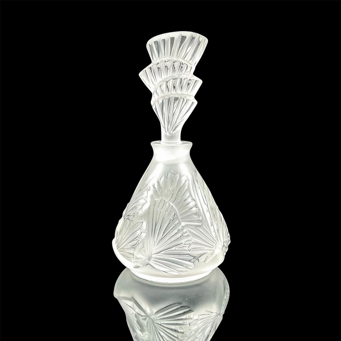 Lalique Crystal Perfume Bottle, Palmettes: Wonderful perfume bottle and stopper in the palm frond pattern of dazzling palm leaves. The combination of frosted and clear crystal display the organic pattern in a shimmer of radiant light and surro