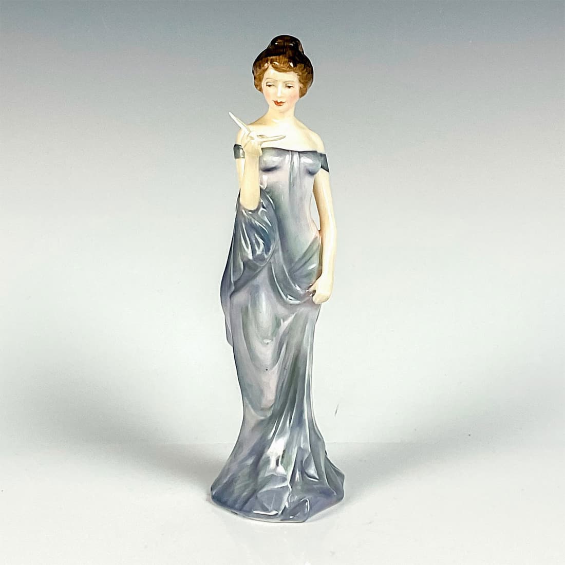 Harmony HN2824 - Royal Doulton Figurine: Artist: Robert Jefferson Issued: 1978 - 1984 Dimensions: 8"H Manufacturer: Royal Doulton Country of Origin: England