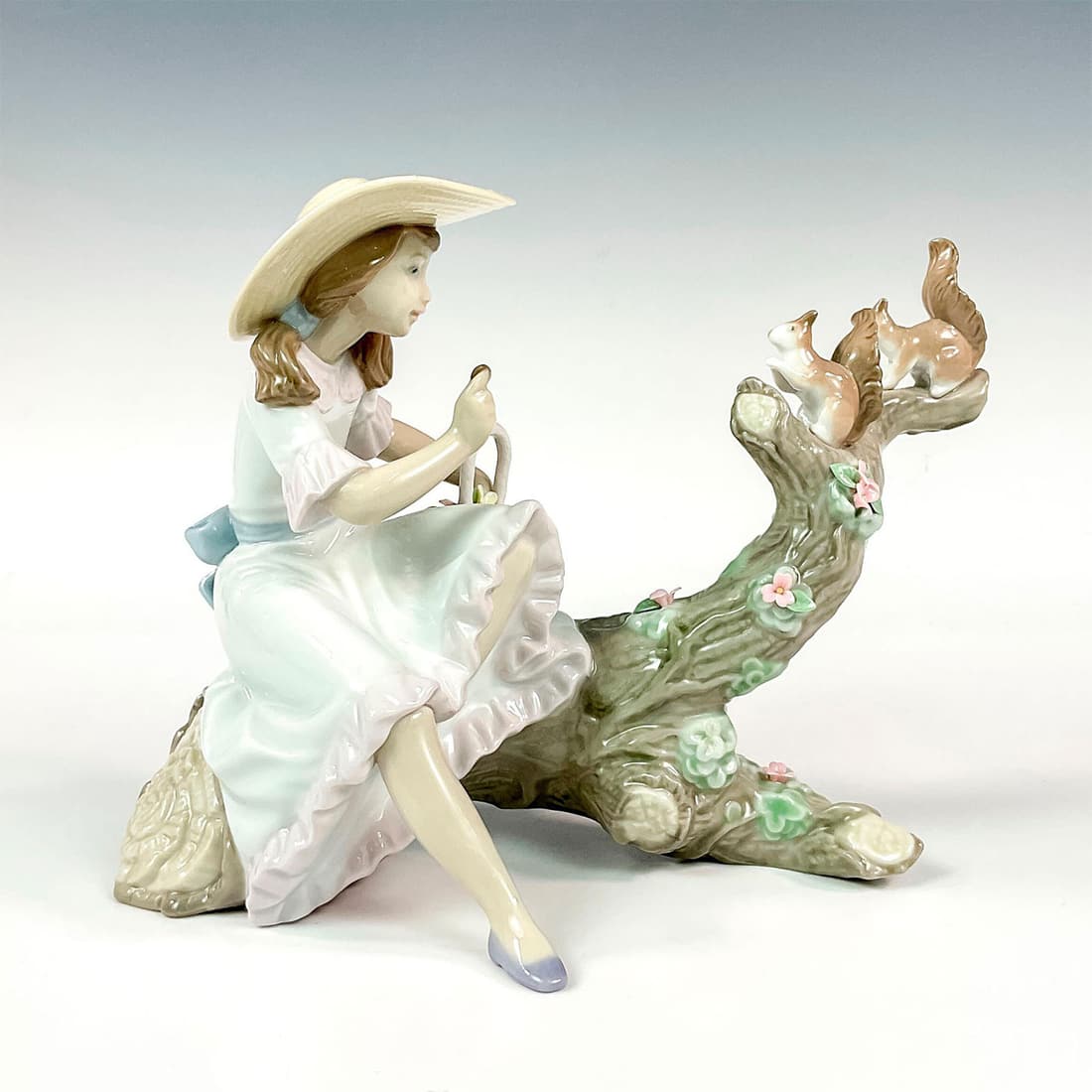 Lladro Porcelain Figurine, Springtime Friend 1006140 (1 of 4)