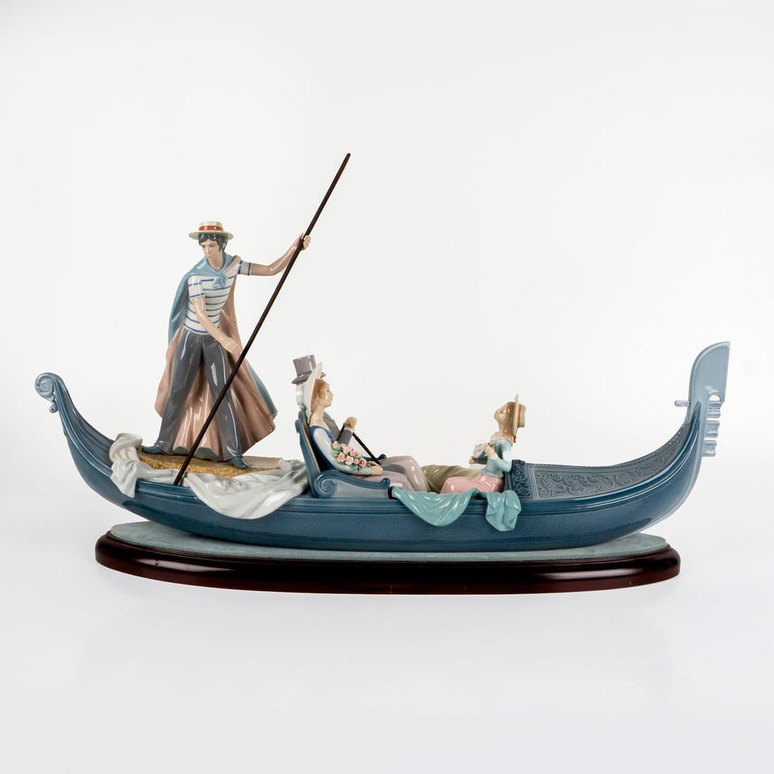 Lladro Figural Grouping, In The Gondola 1001350 + Base (1 of 5)